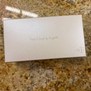 Van Cleef & Arpels Cream Box